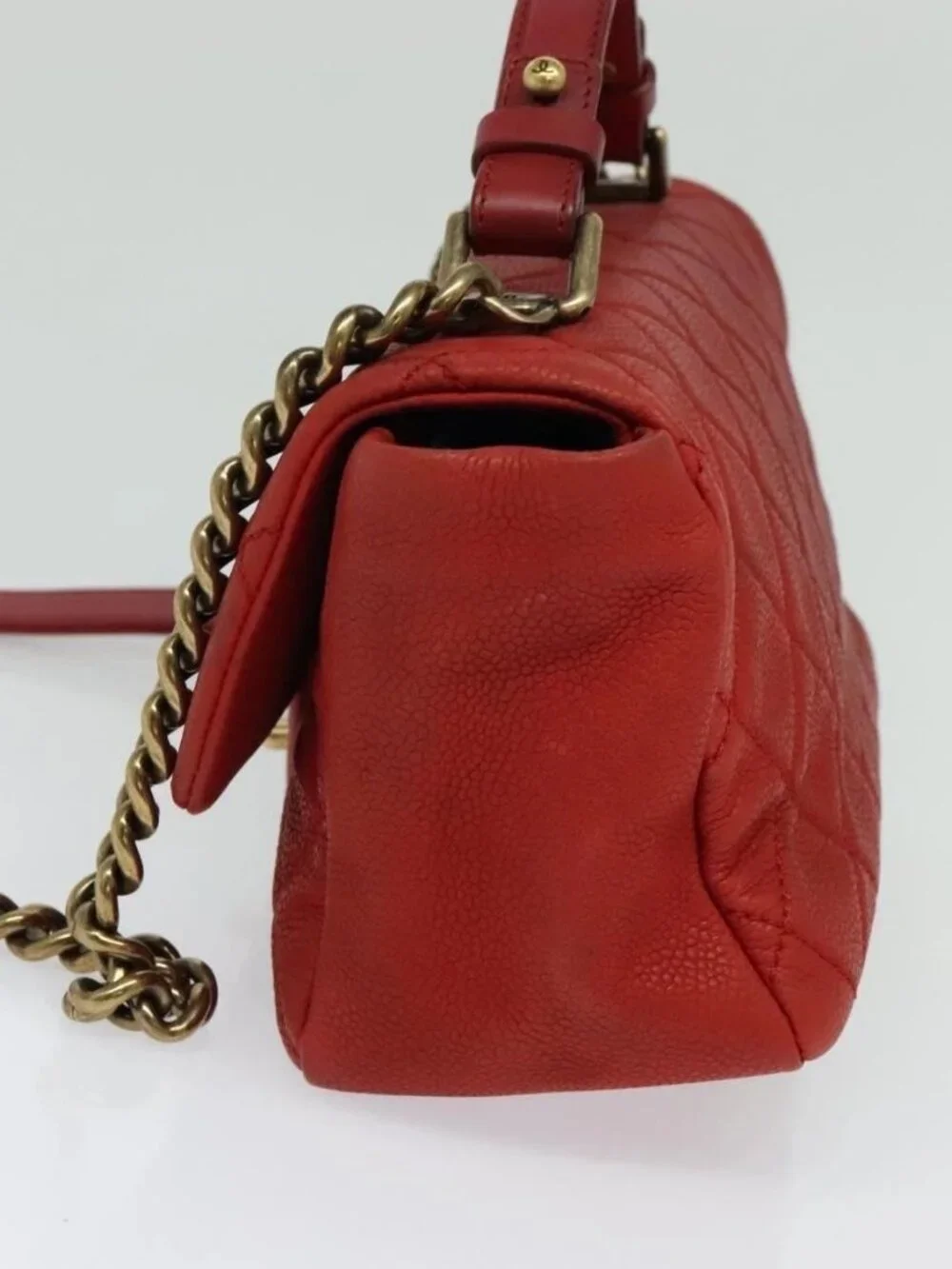 CHANEL brand	chanel color	red